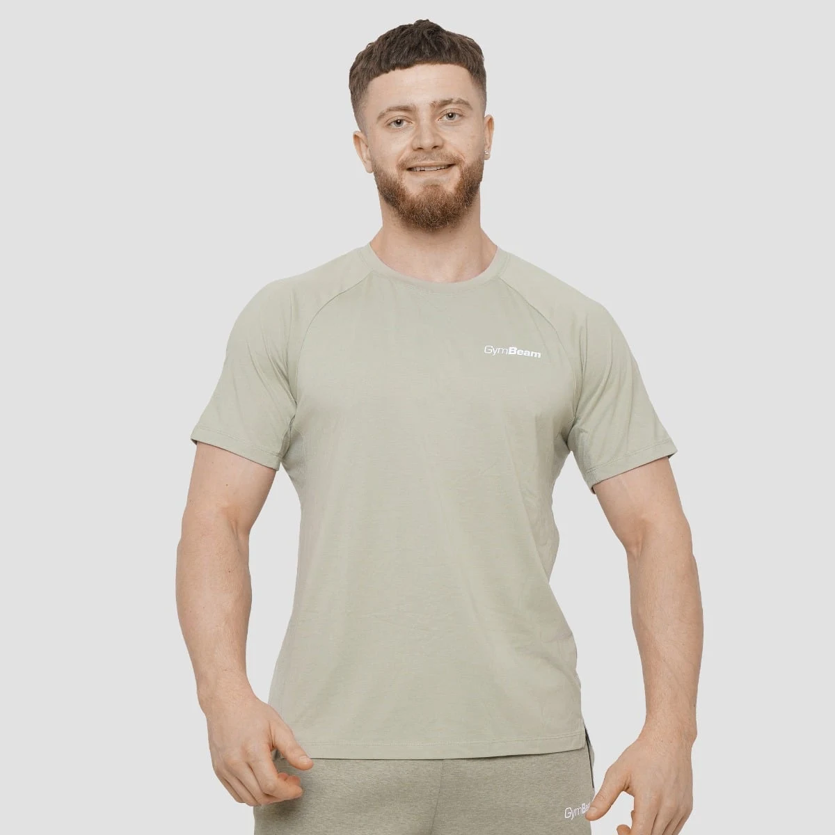 GymBeam Men‘s Agile T-shirt Sage - Rozmiar: XL | Kolor: Zielony | Waga: 0,16 g | Opakowanie: 40 · záber 1