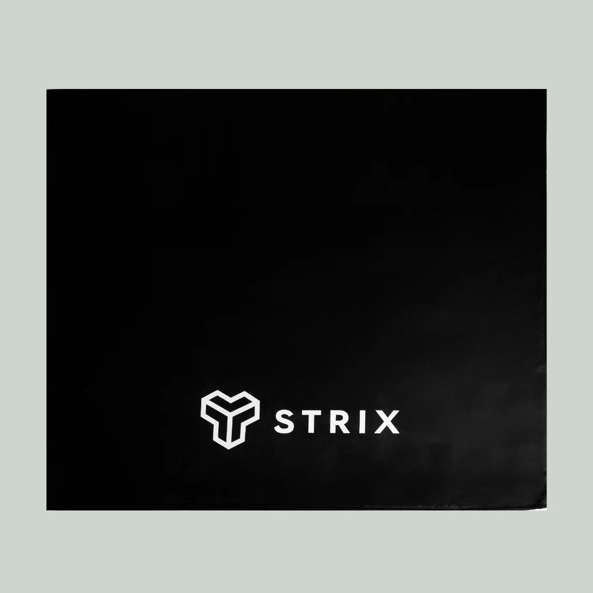 STRIX Sport Towel Medium Essential Black · záber 2