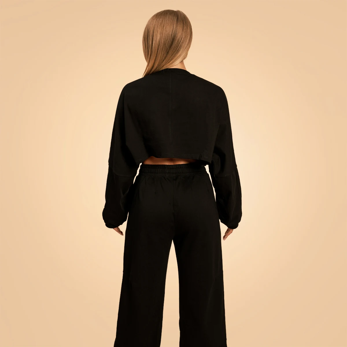 BeastPink Women‘s Bliss Cropped Sweatshirt Black - Rozmiar: XS | Kolor: Czarny | Waga: 0,36 g | Opakowanie: 50 · záber 4