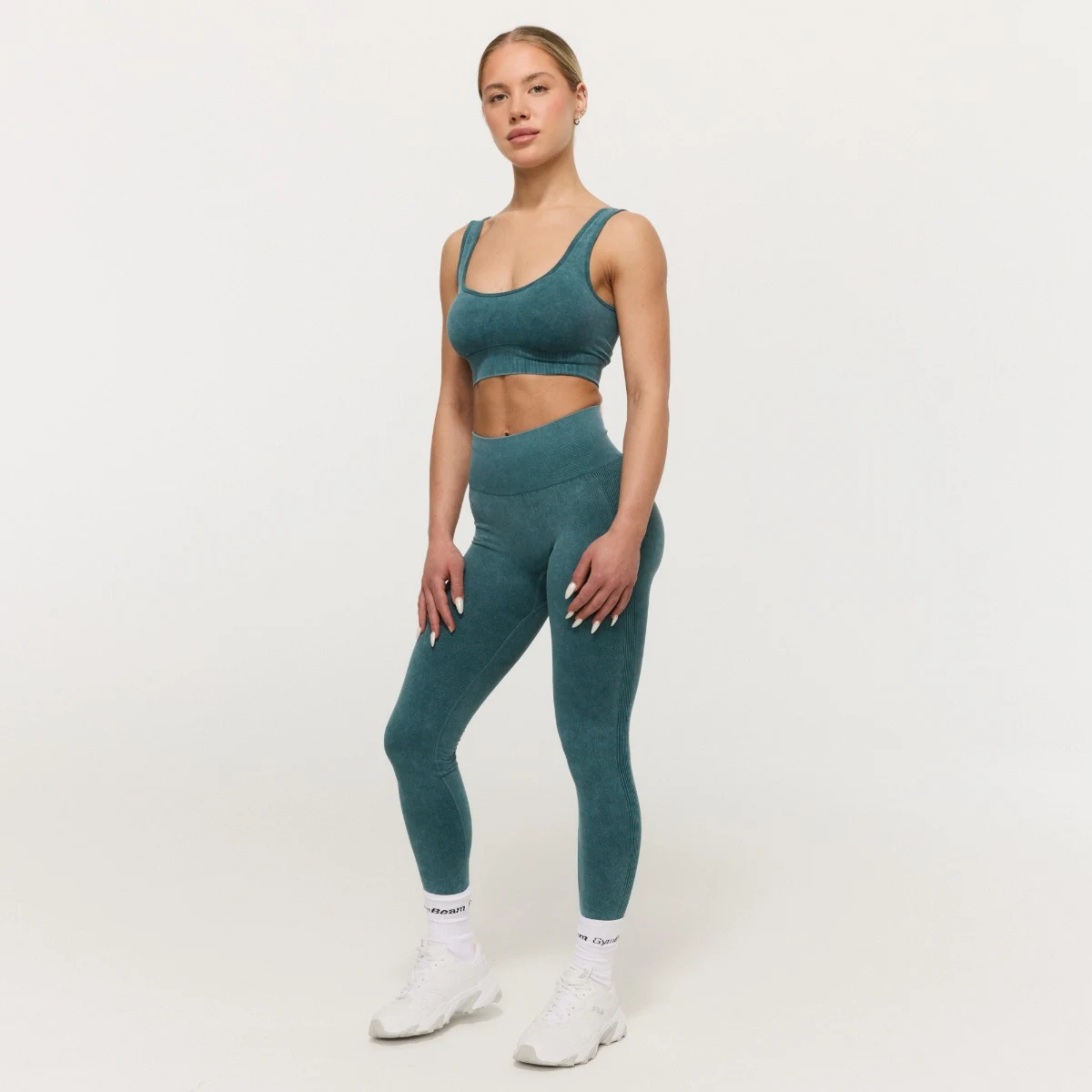 GymBeam Lift Seamless Sports Bra Petrol - Rozmiar: XS | Kolor: Zielony | Waga: 0,086 g | Opakowanie: 70 · záber 5