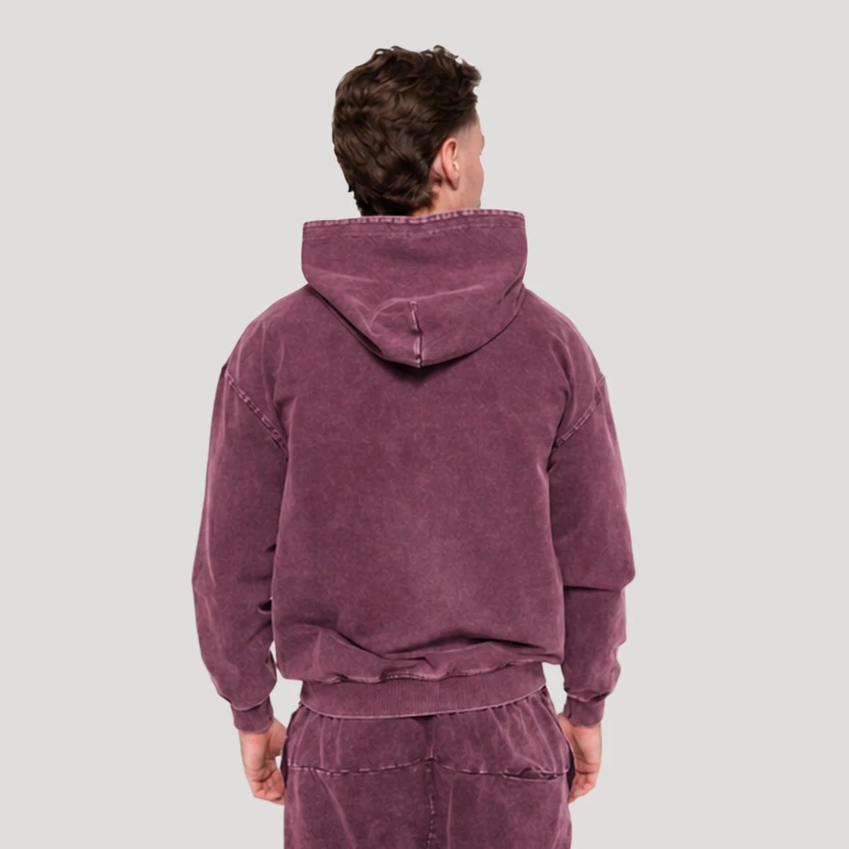 GymBeam Abyss Hoodie Raisin - Rozmiar: XXL | Kolor: Fioletowy | Waga: 0,945 g | Opakowanie: 21 · záber 4