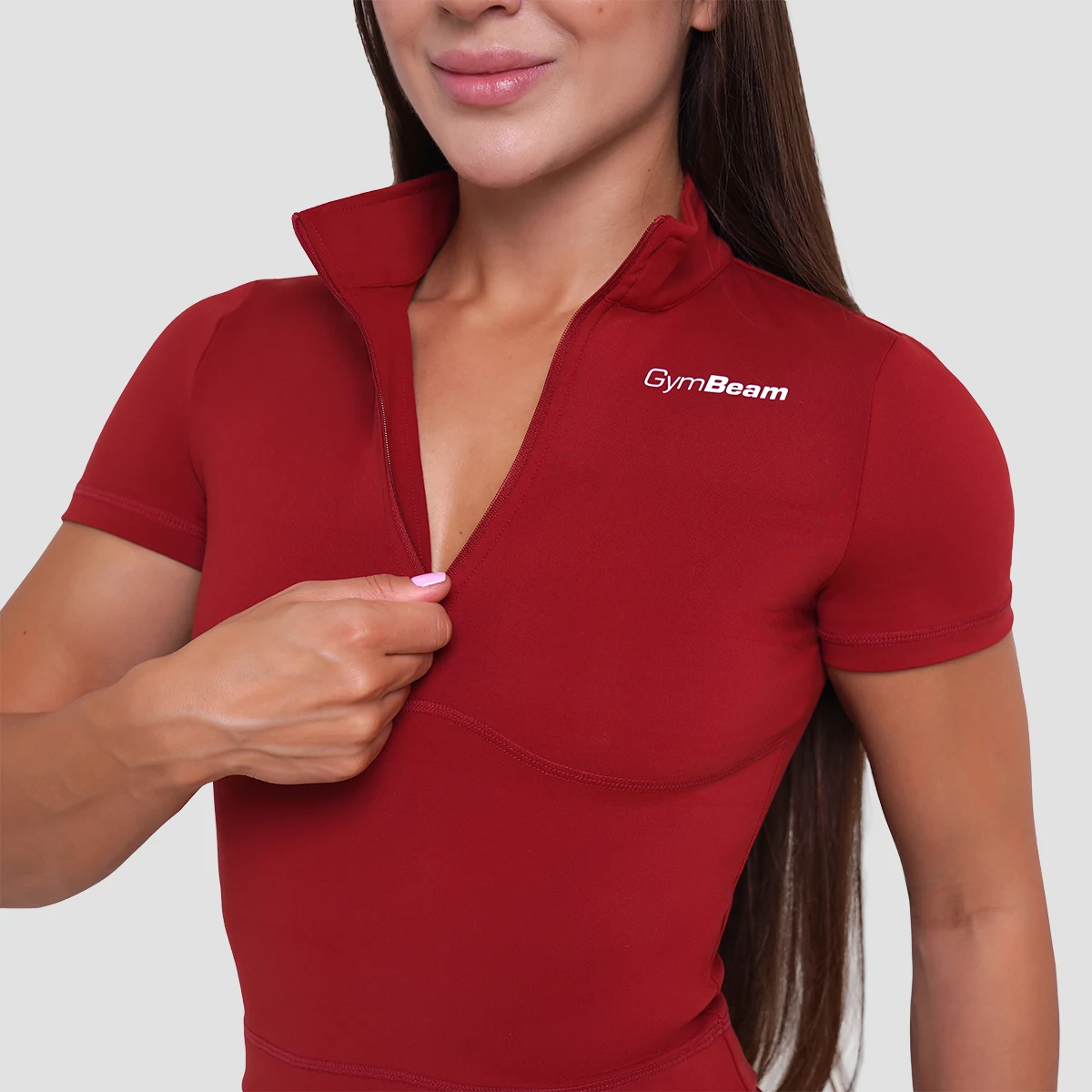 GymBeam Women‘s Ignite Cropped T-shirt Dark Red - Rozmiar: XXL | Kolor: Czerwony | Waga: 0,14 g | Opakowanie: 120 · záber 2