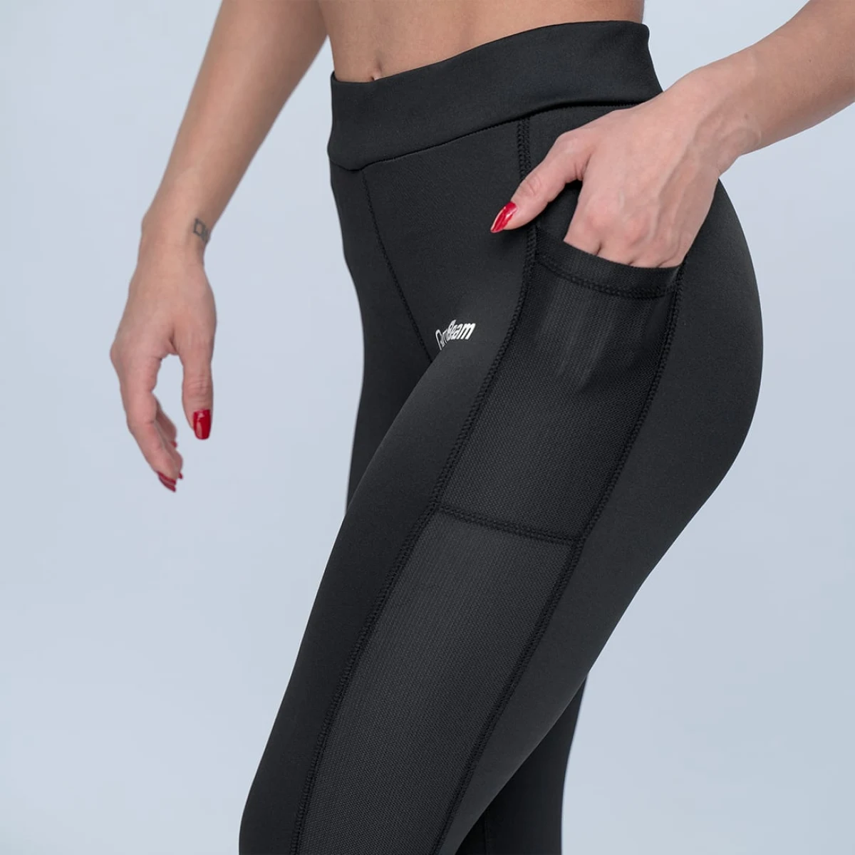 GymBeam Legginsy damskie Mesh Black - Rozmiar: M | Waga: 0,2 g | Opakowanie: 140 · záber 2