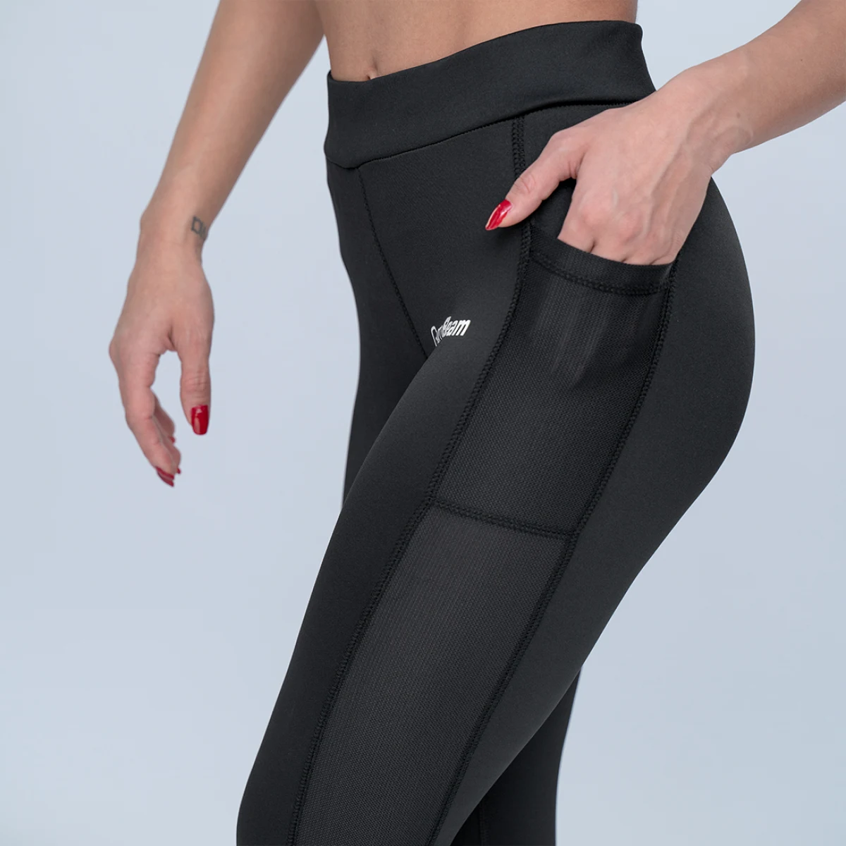 GymBeam Legginsy damskie Mesh Black - Rozmiar: M | Kolor: Czarny | Waga: 0,2 g | Opakowanie: 140 · záber 2