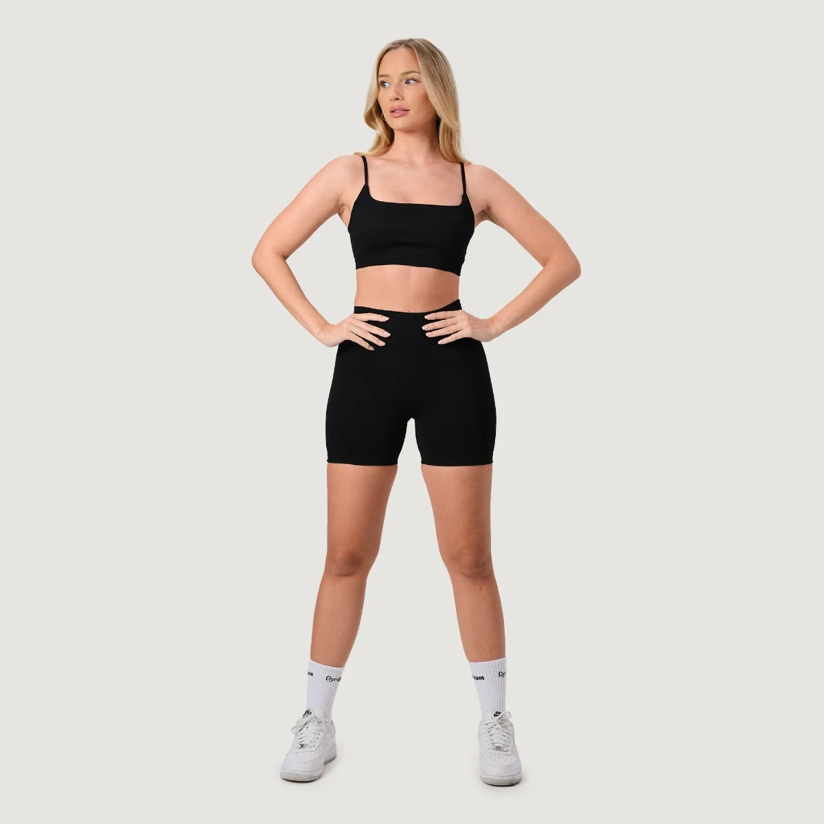 GymBeam NEO Seamless Sports Bra Black - Rozmiar: XS | Kolor: Czarny | Waga: 0,091 g | Opakowanie: 123 · záber 5