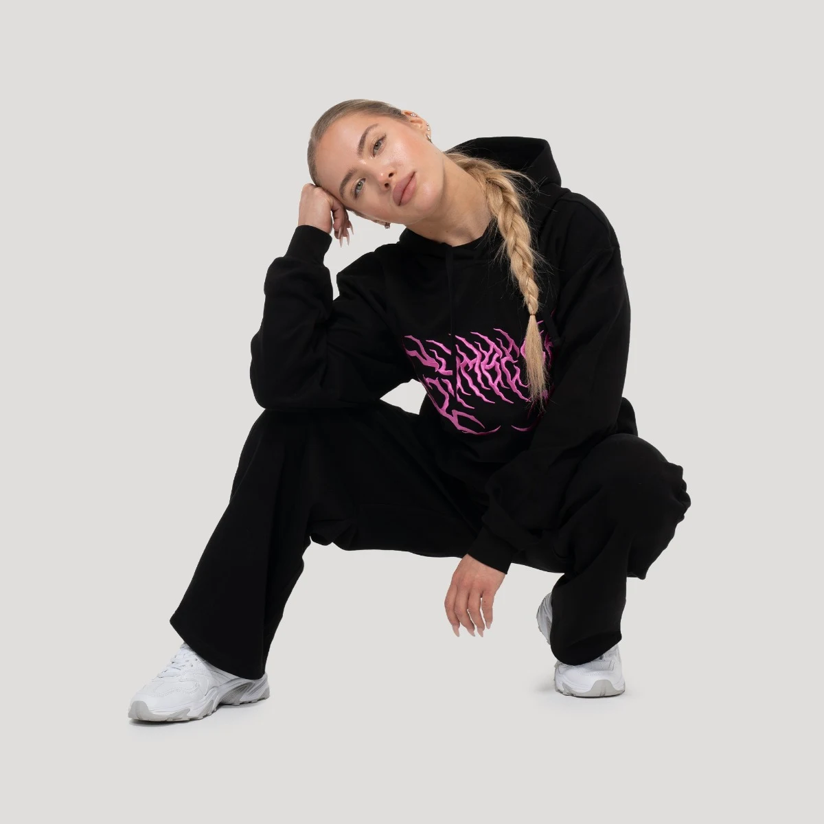 GymBeam Women‘s Thorn Hoodie Black - Rozmiar: XL | Kolor: Czarny | Waga: 0,69 g | Opakowanie: 30 · záber 5