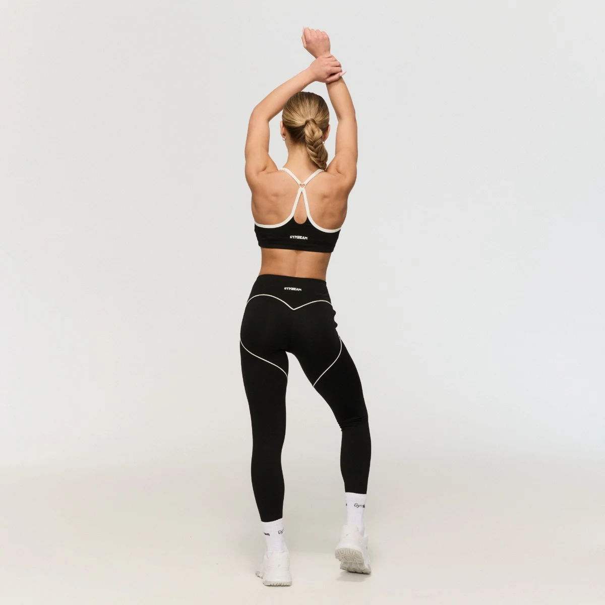 GymBeam Varsity Sports Bra Black - Rozmiar: L | Kolor: Czarny | Waga: 0,1 g | Opakowanie: 120 · záber 5