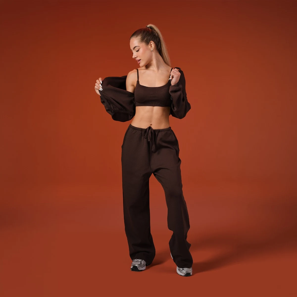 GymBeam Women‘s NEO Joggers Mocha - Rozmiar: XL | Kolor: Brązowy | Waga: 0,624 g | Opakowanie: 34 · záber 5