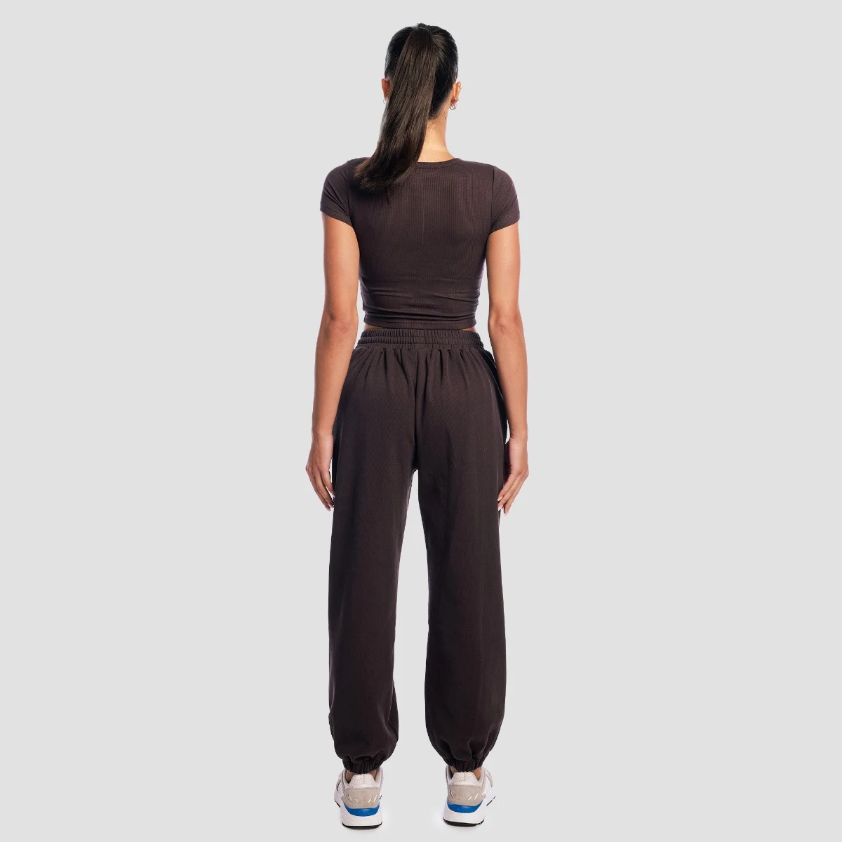 GymBeam Women‘s Aura Cropped T-Shirt Tee Brown - Rozmiar: L | Kolor: Brązowy | Waga: 0,183 g | Opakowanie: 80 · záber 5