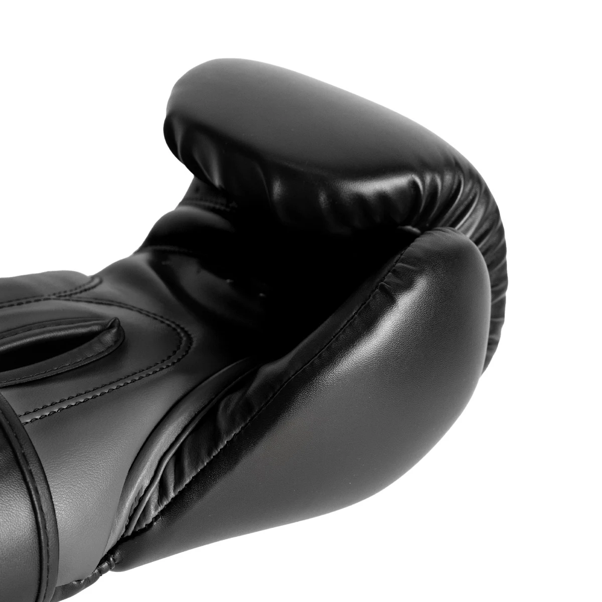 GymBeam Boxing Gloves Striker Black - Rozmiar: 14 | Kolor: Czarny | Waga: 0,734 g | Opakowanie: 8 · záber 3