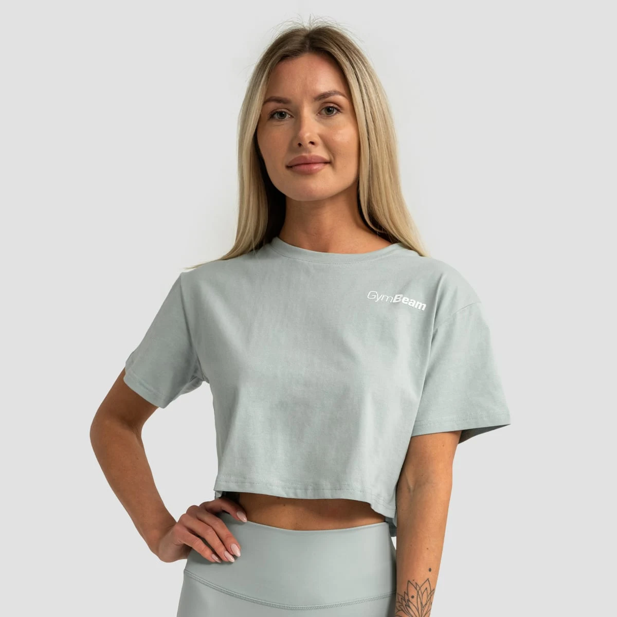 GymBeam Women‘s Limitless Cropped T-shirt Eucalypt - Rozmiar: L | Kolor: Zielony | Waga: 0,14 g | Opakowanie: 125 · záber 1
