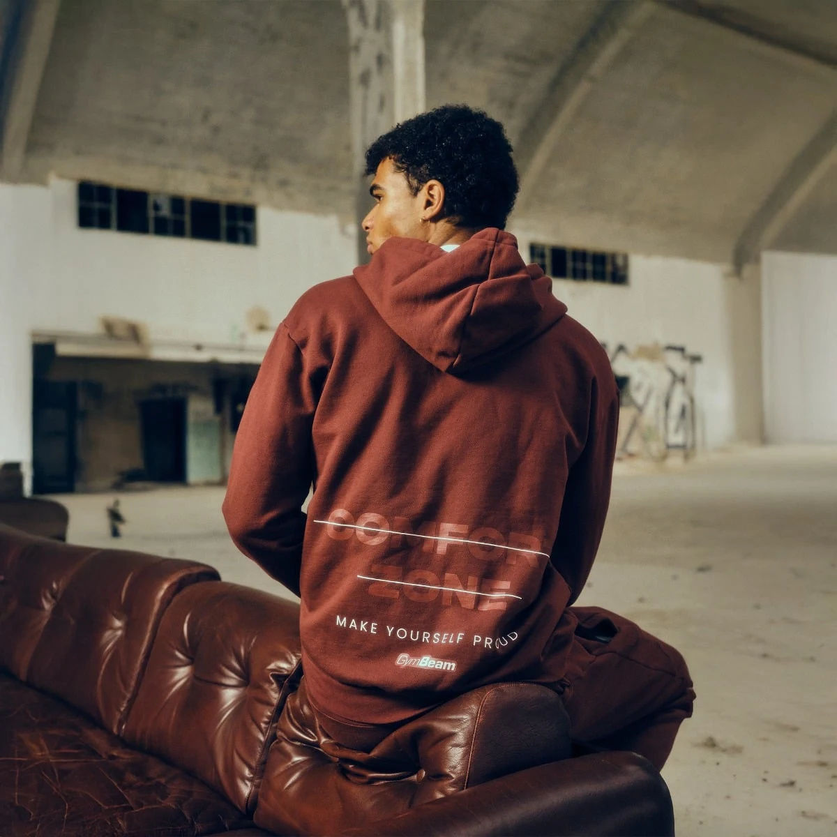 GymBeam Zone Zip Up Hoodie Cherrywood - Rozmiar: S | Kolor: Czerwony | Waga: 0,74 g | Opakowanie: 24 · záber 1