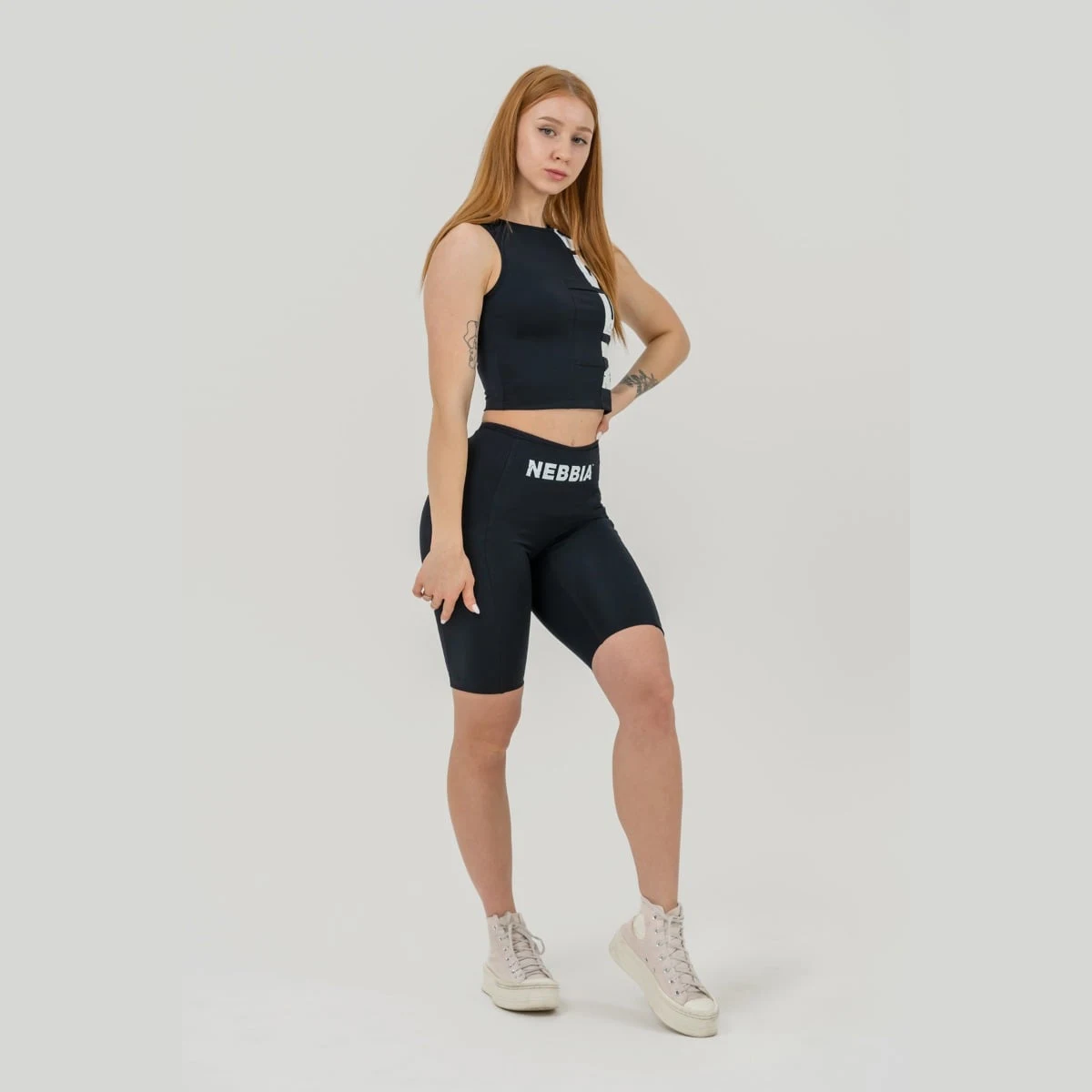 NEBBIA Women‘s High Waist Gym Therapy Biker Shorts Black · záber 4
