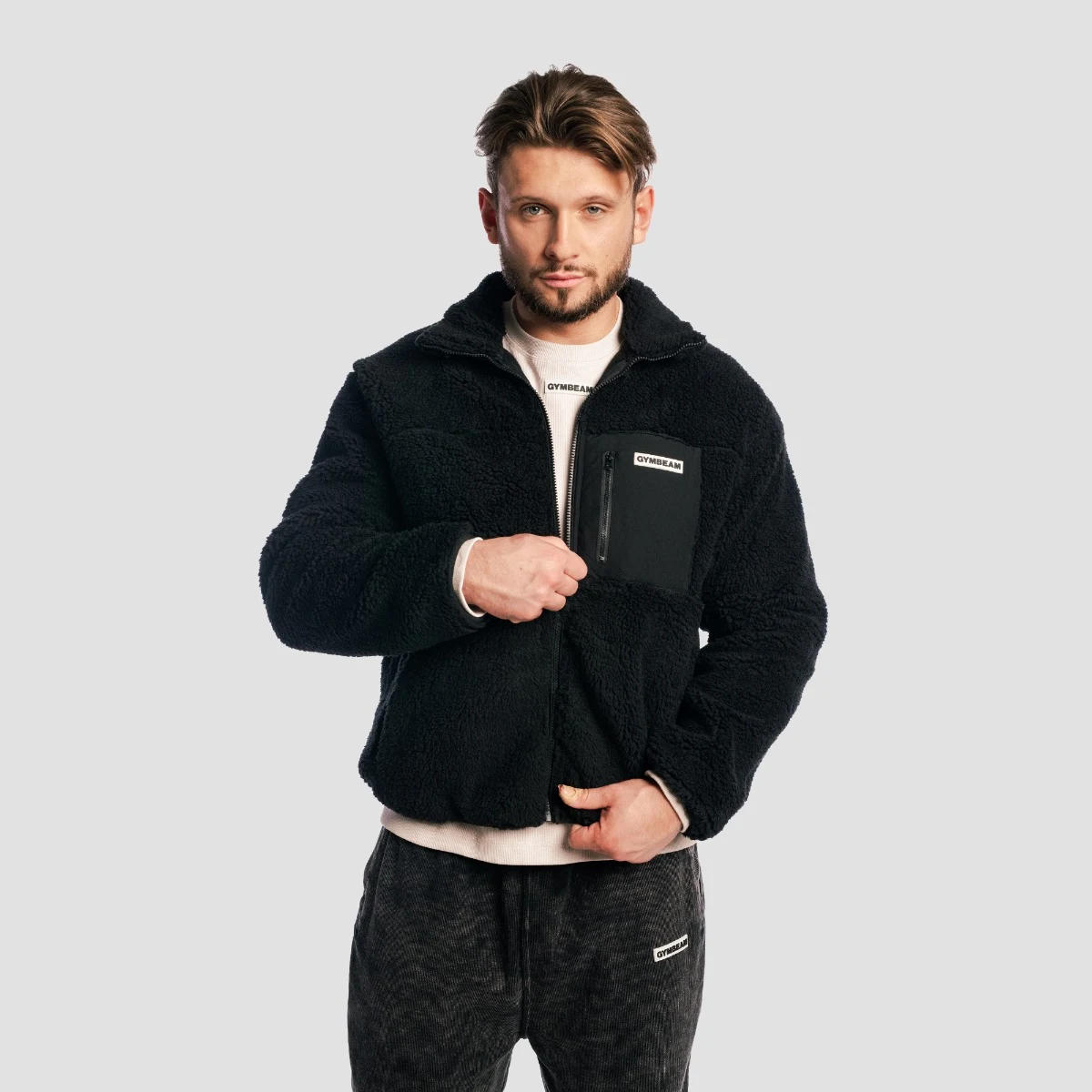 GymBeam Sherpa Jacket Black - Rozmiar: L | Kolor: Czarny | Waga: 0,95 g | Opakowanie: 14 · záber 4