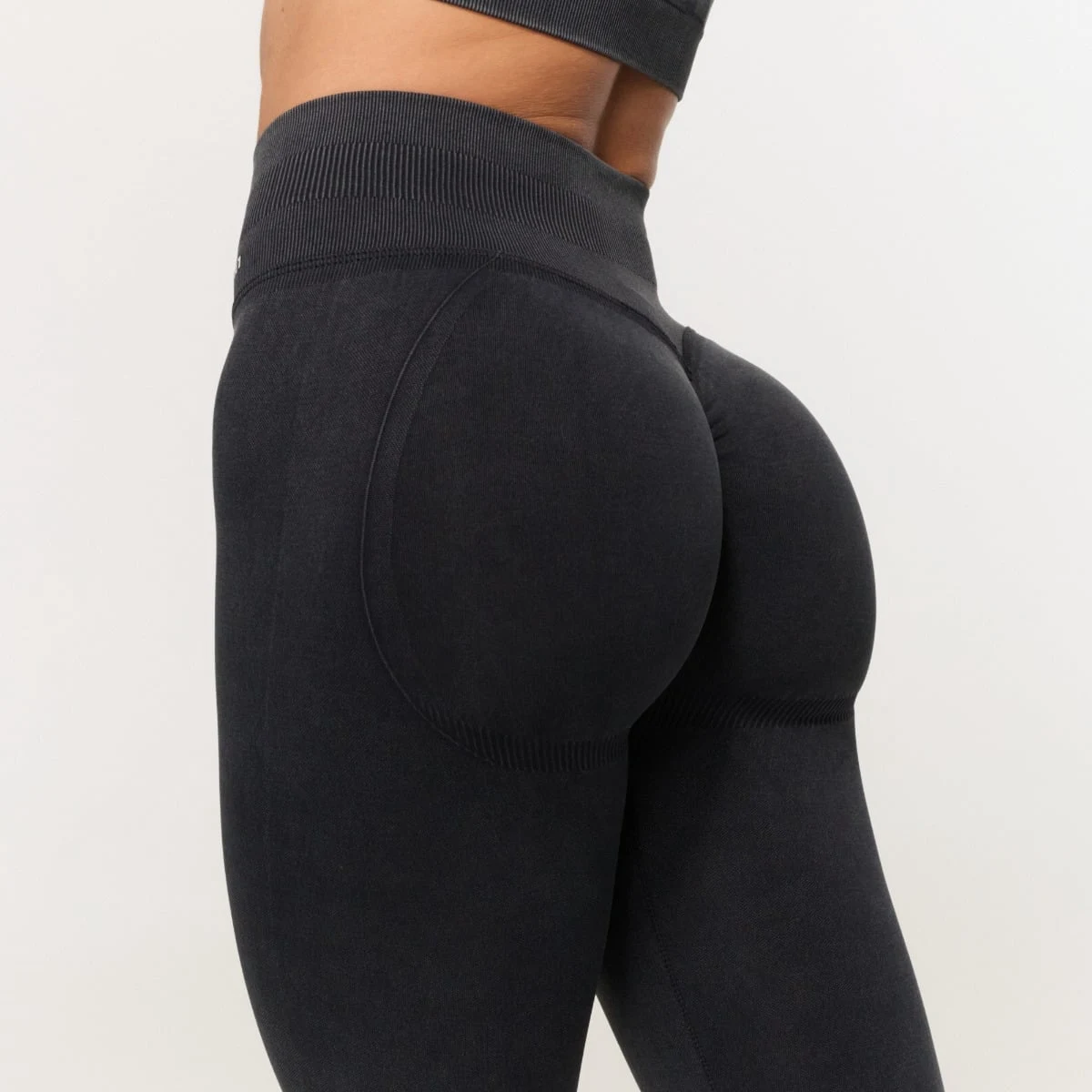 GymBeam Women‘s Fierce Seamless Pants Dark Grey · záber 4