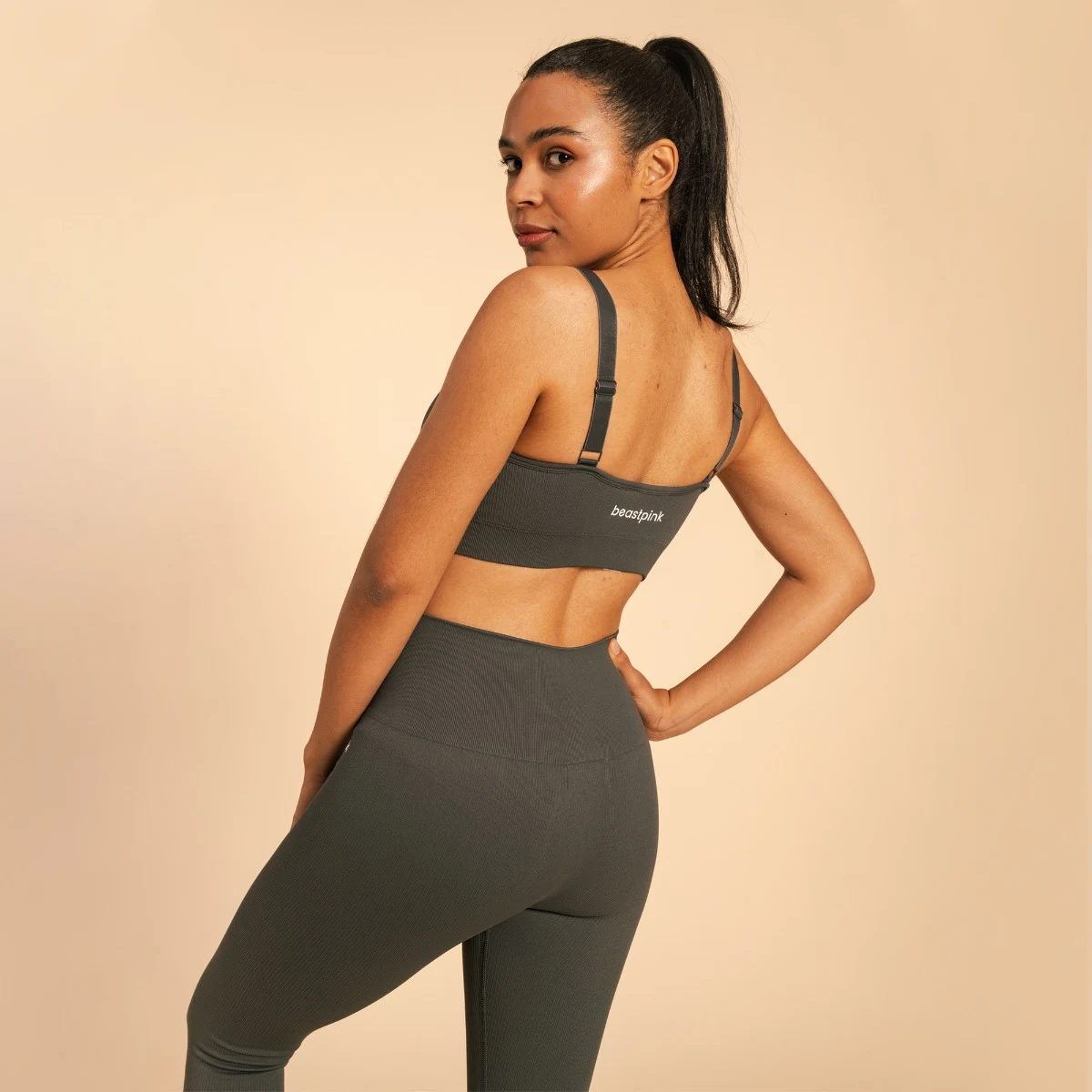 BeastPink Hyper Sports Bra Shadow - Rozmiar: XXL | Kolor: Szary | Waga: 0,157 g | Opakowanie: 80 · záber 3