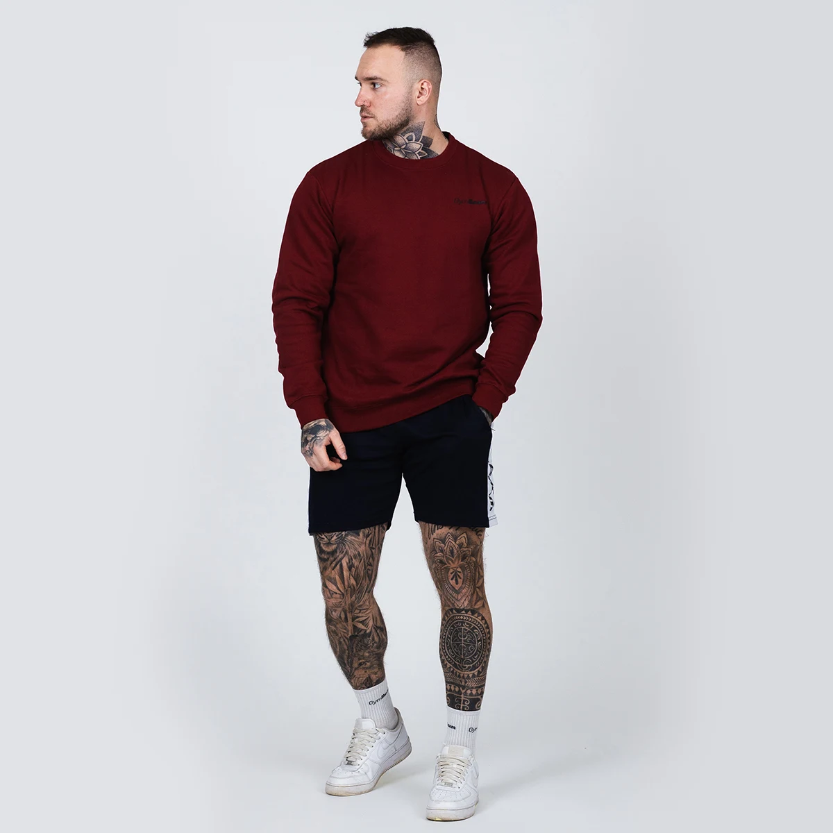 GymBeam Męska bluza Basic Burgundy - Rozmiar: S | Kolor: Czerwony | Waga: 0,36 g | Opakowanie: 30 · záber 3