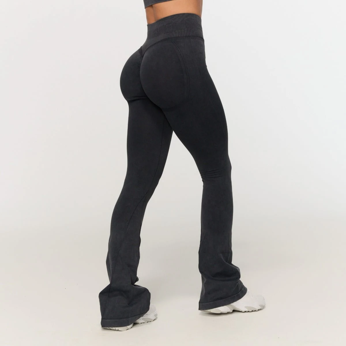 GymBeam Women‘s Fierce Seamless Pants Dark Grey · záber 1