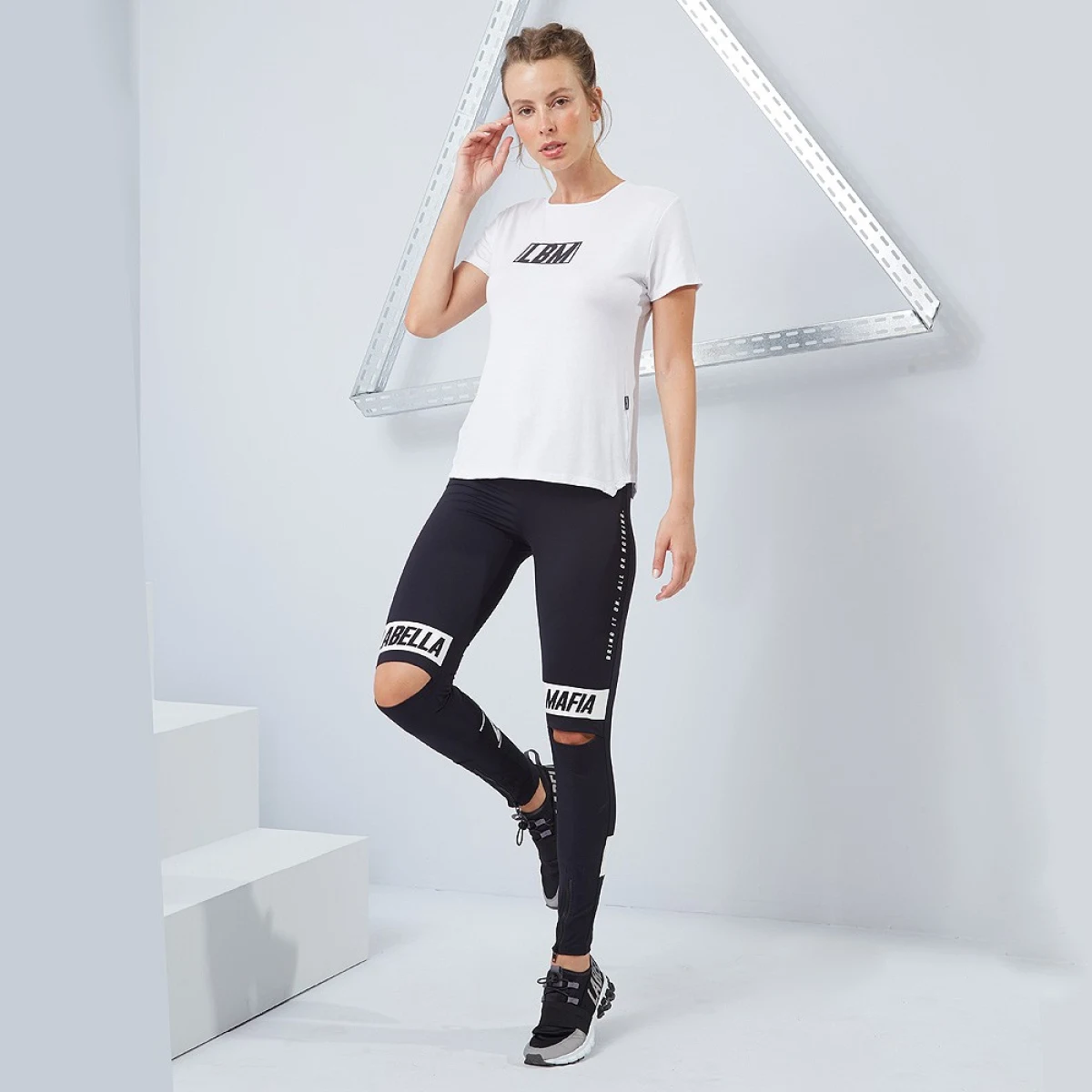 LABELLAMAFIA Women‘s T-shirt Essentials white · záber 3