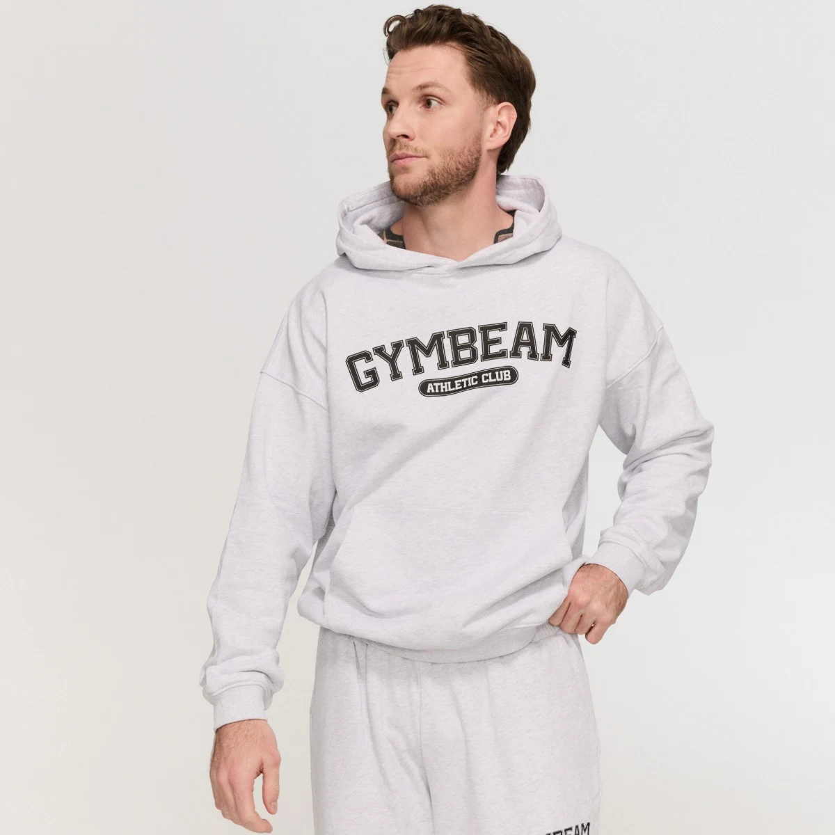 GymBeam Varsity Hoodie Grey - Kolor: Szary | Waga: 0,8002 g | Opakowanie: 18 · záber 2