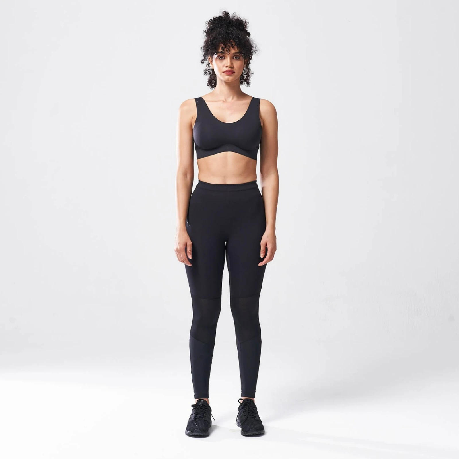 SQUATWOLF Sports bra Free Cut Mid-Support Black - Rozmiar: L | Vek: Dorośli | Waga: 0,11 g | Opakowanie: 100 · záber 5
