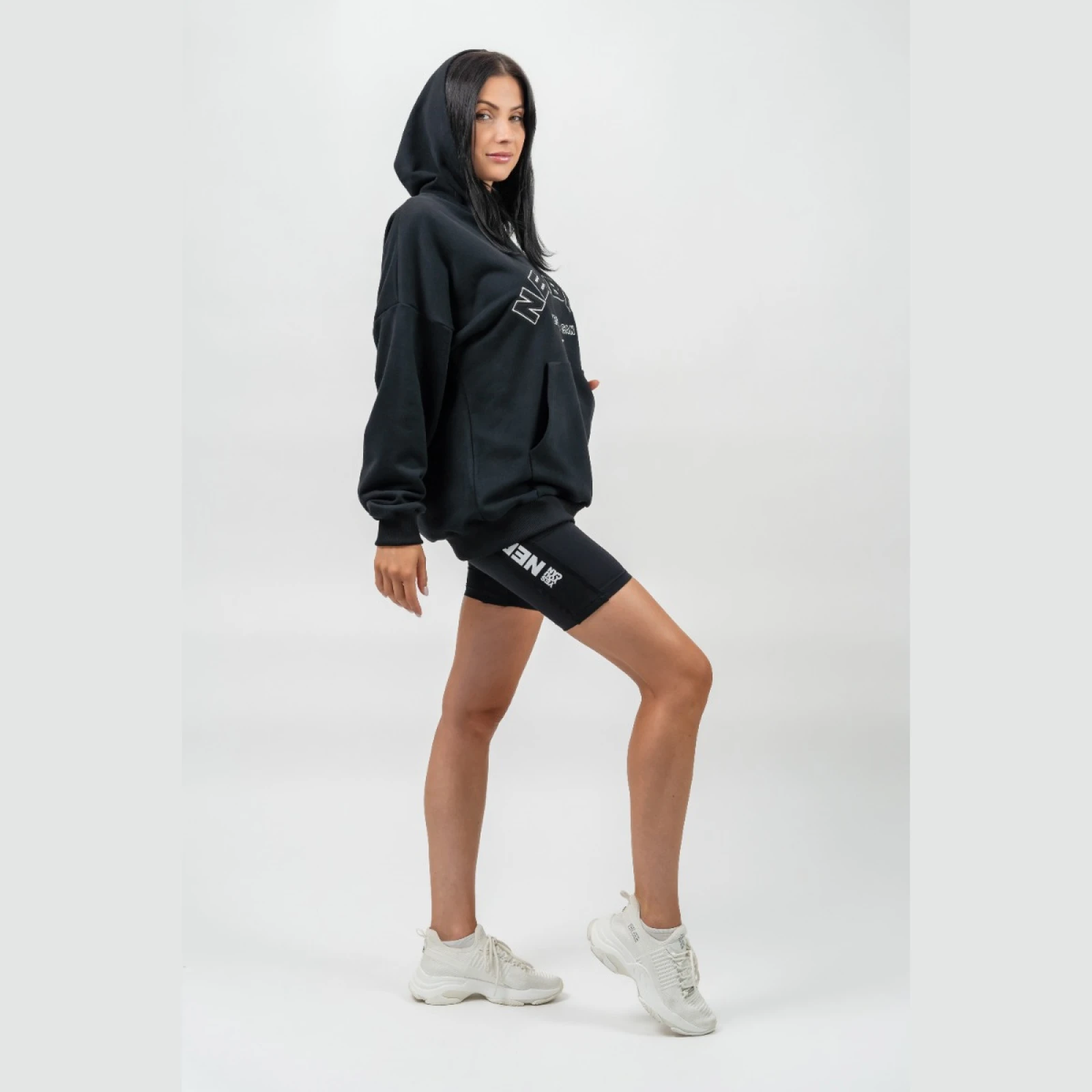 NEBBIA Women‘s Oversize Hoodie Gym Rat Black · záber 4