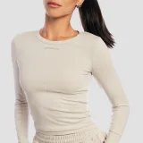 GymBeam Women‘s Aura Long Sleeve T-Shirt Grey - Rozmiar: S | Kolor: Szary | Waga: 0,138 g | Opakowanie: 100 · záber 2