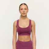 GymBeam Lift Seamless Sports Bra Plum - Rozmiar: XS | Kolor: Czerwony | Waga: 0,086 g | Opakowanie: 70 · záber 1
