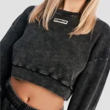 GymBeam Women‘s Aura Cropped Sweatshirt Washed Black - Rozmiar: XS | Kolor: Czarny | Waga: 0,36 g | Opakowanie: 36 · záber 2