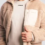GymBeam Sherpa Jacket Canyon - Rozmiar: M | Kolor: Béžová | Waga: 0,9 g | Opakowanie: 14 · záber 4