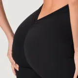 GymBeam Women‘s NEO Jumpsuit Black - Rozmiar: XS | Kolor: Czarny | Waga: 0,285 g | Opakowanie: 50 · záber 3