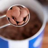 Xucker Dropsy Pełnomleczna Czekolada - Vek: Dorośli | Waga: 0,75 g | Opakowanie: 750 g · záber 5