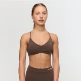 GymBeam Fierce Sports Bra Cappuccino - Rozmiar: XL | Kolor: Brązowy | Waga: 0,08 g | Opakowanie: 150 · záber 1