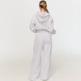 GymBeam Women‘s Varsity Sweatpants Grey - Rozmiar: XXL | Kolor: Szary | Waga: 1,0344 g | Opakowanie: 14 · záber 3