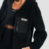 GymBeam Women‘s Sherpa Jacket Black - Rozmiar: XS | Kolor: Czarny | Waga: 0,8 g | Opakowanie: 14 · záber 2