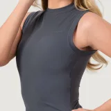 GymBeam Women‘s NEO Turtleneck Top Iron - Rozmiar: XS | Kolor: Szary | Waga: 0,105 g | Opakowanie: 90 · záber 3