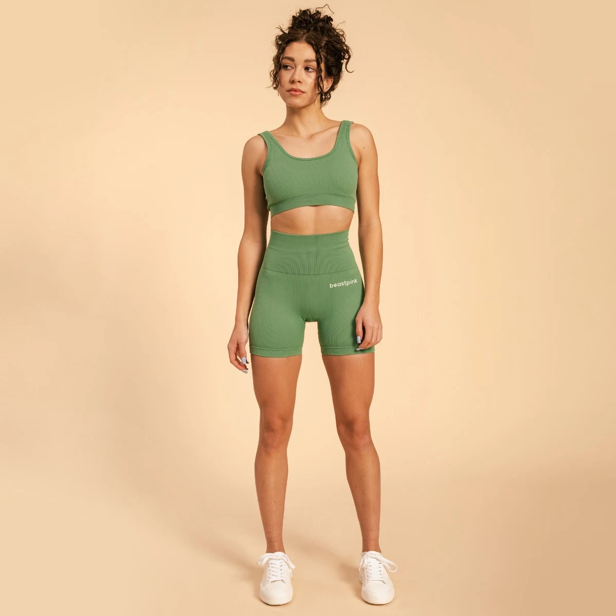 BeastPink Pantaloni scurți pentru femei Hyper Olivine · záber 5