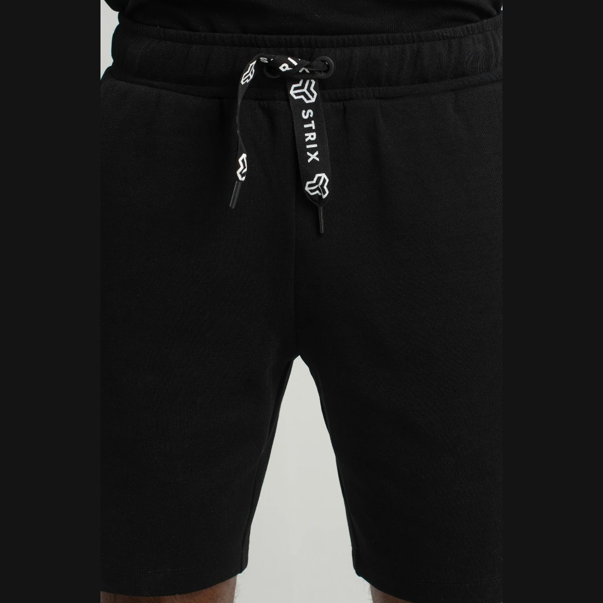 STRIX Pantaloni scurți Essential Black · záber 2