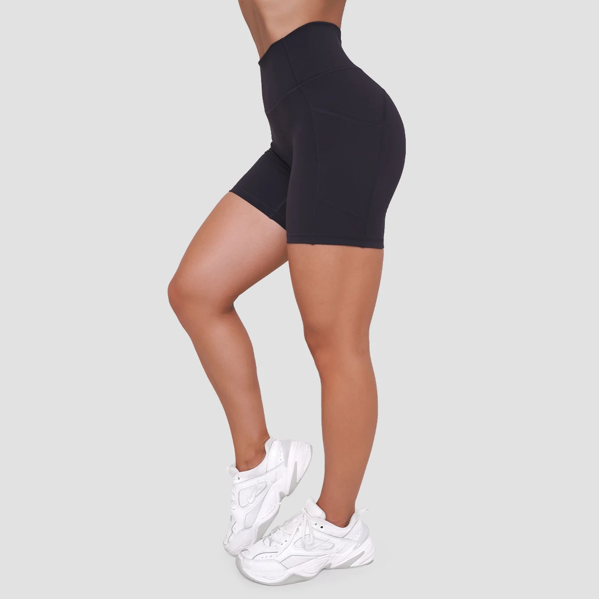 GymBeam Pantaloni scurți pentru femei Ignite Black · záber 3