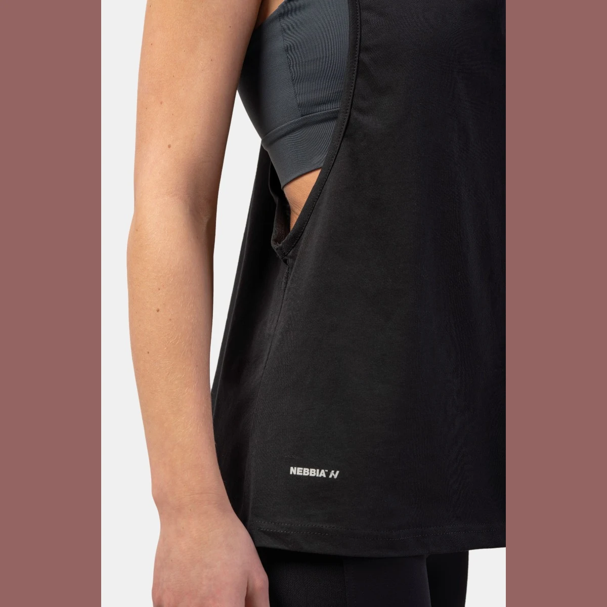 NEBBIA Maiou pentru femei Loose Cross Back Black · záber 4