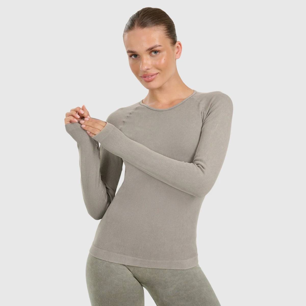 Dámsky rýchloschnúci slim longsleeve na jogu a pilates - zelený · záber 1