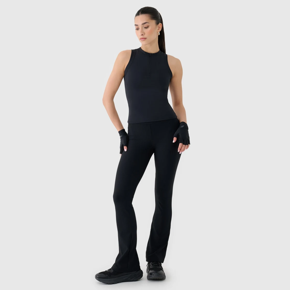 Dámsky slim crop-top - čierny · záber 2