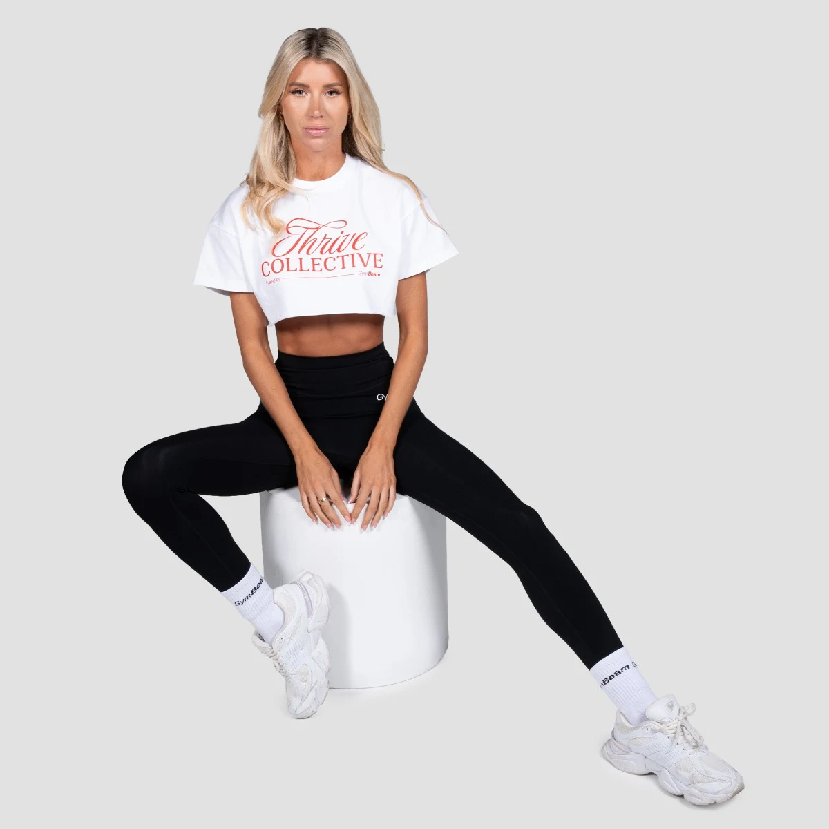 GymBeam Tricou pentru femei cropped Thrive White · záber 3
