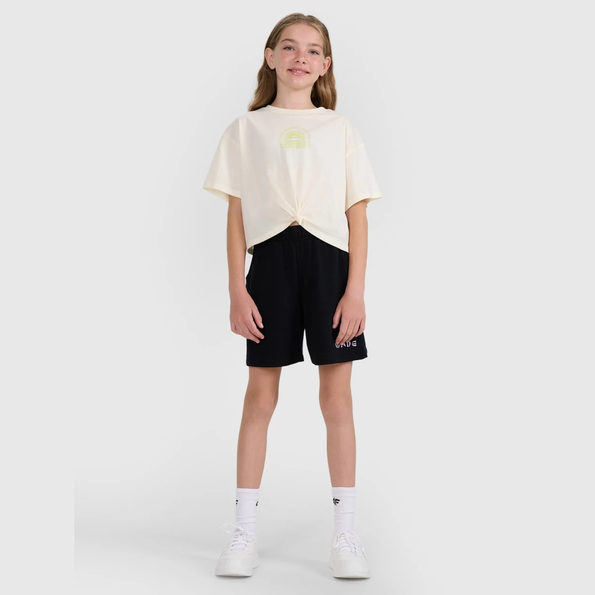 Dievčenský oversize crop top s potlačou - biely · záber 2