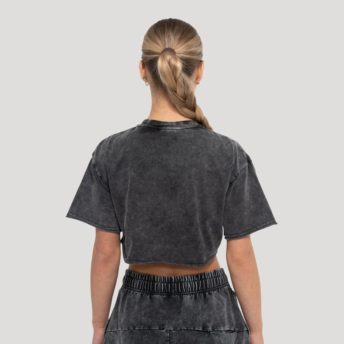 GymBeam Tricou cropped pentru femei Abyss Charcoal · záber 4