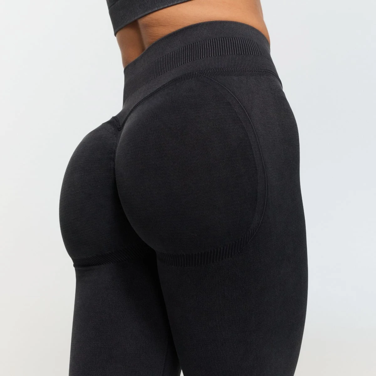 GymBeam Colanți pentru femei Fierce Seamless Dark Grey · záber 3