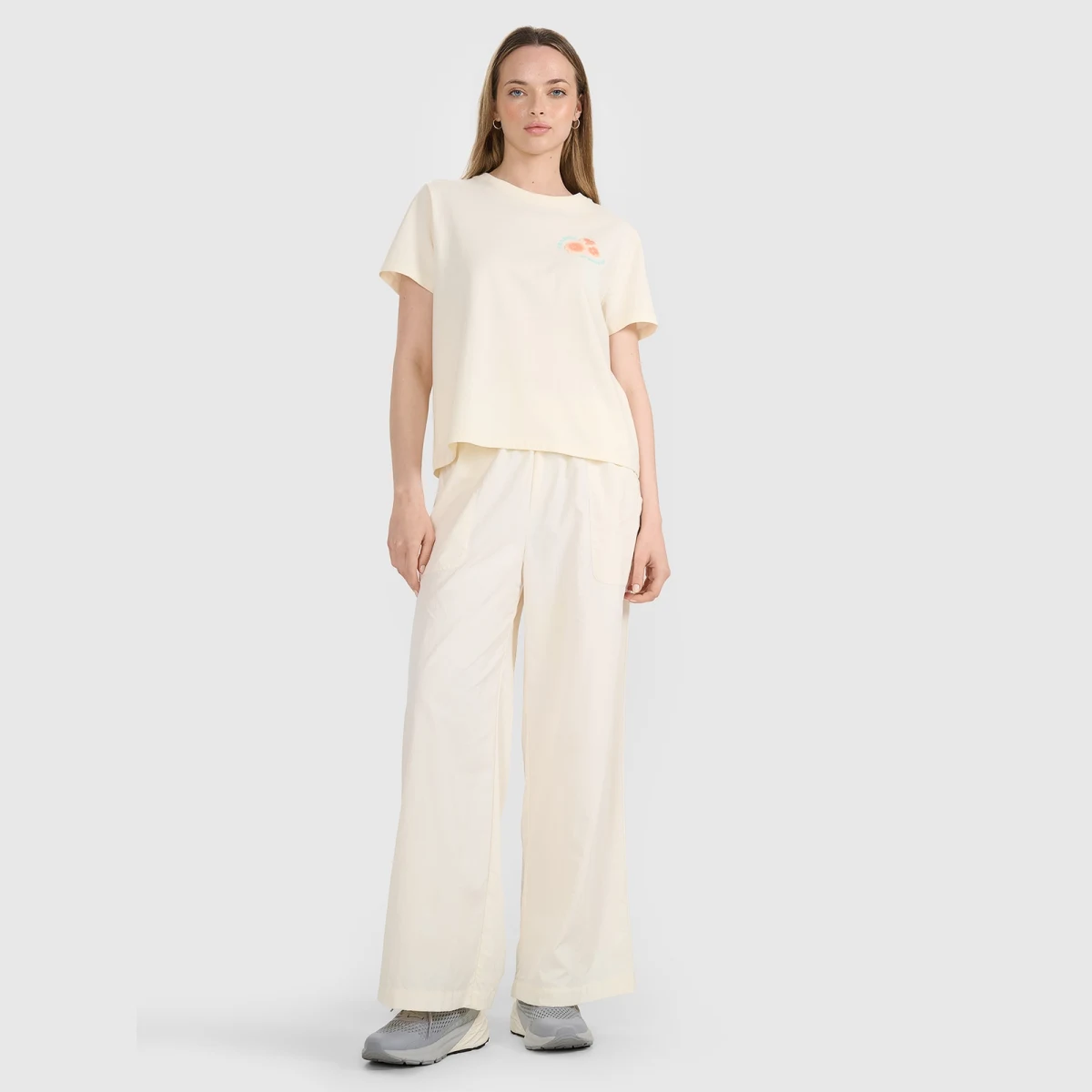 Dámske oversize tričko s potlačou - béžová · záber 2