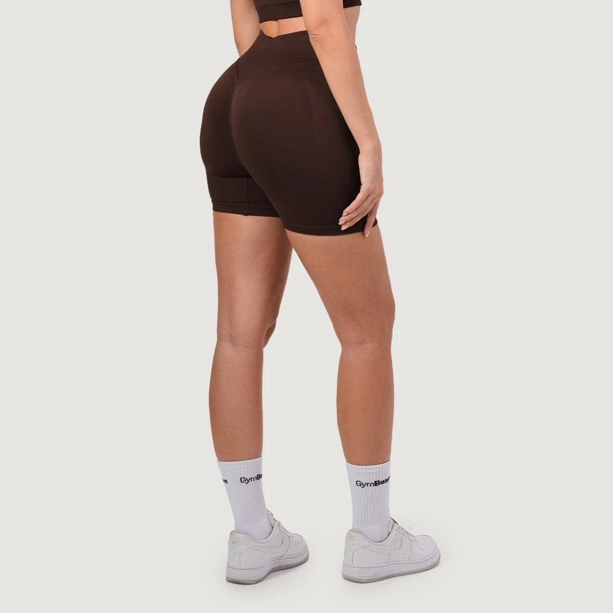GymBeam Pantaloni scurți fără cusături pentru femei NEO Mocha · záber 1