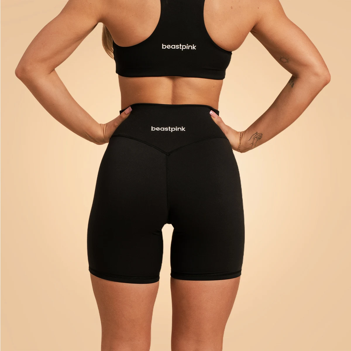 BeastPink Pantaloni scurți pentru femei Venture Black · záber 2