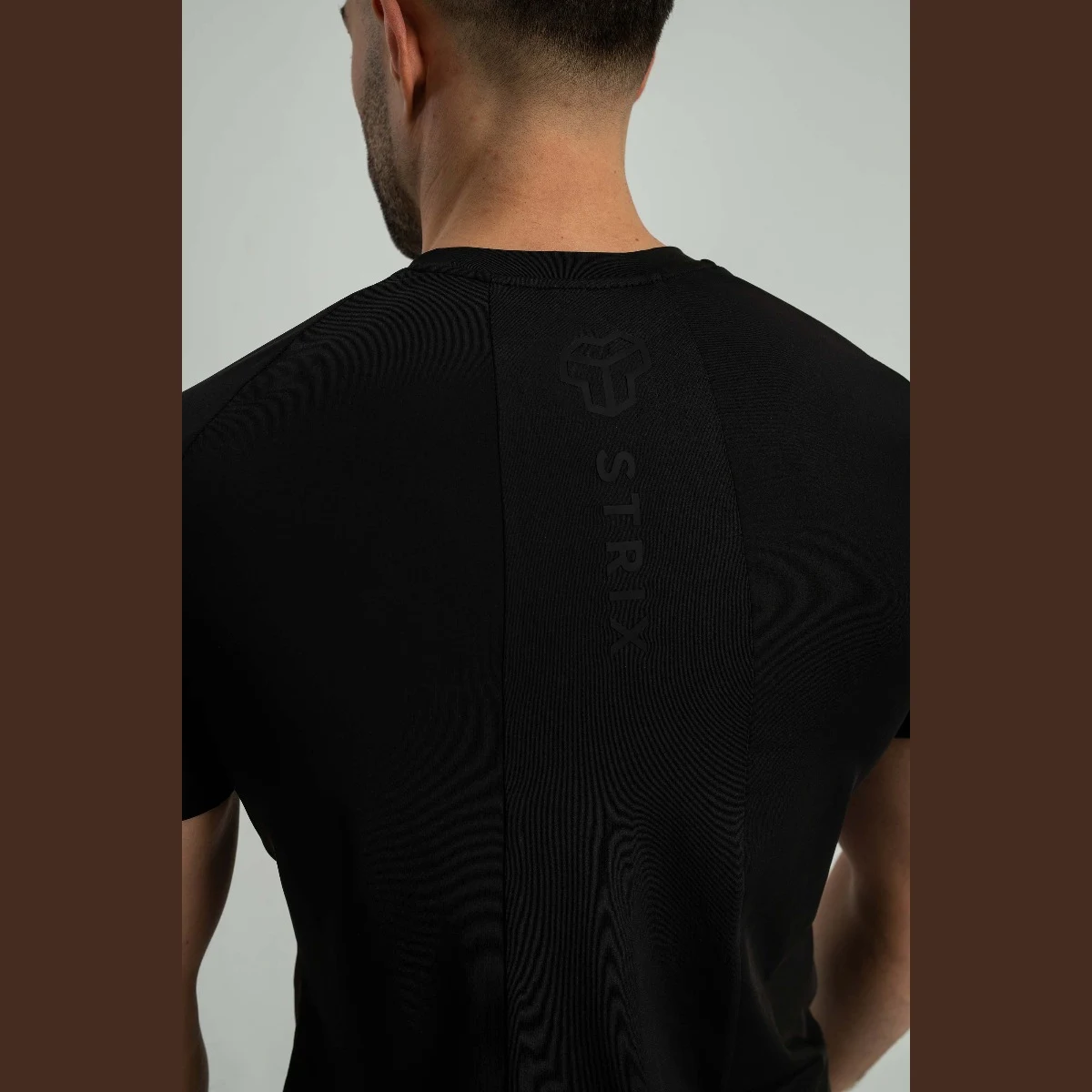 STRIX Tricou Ultimate Black · záber 2